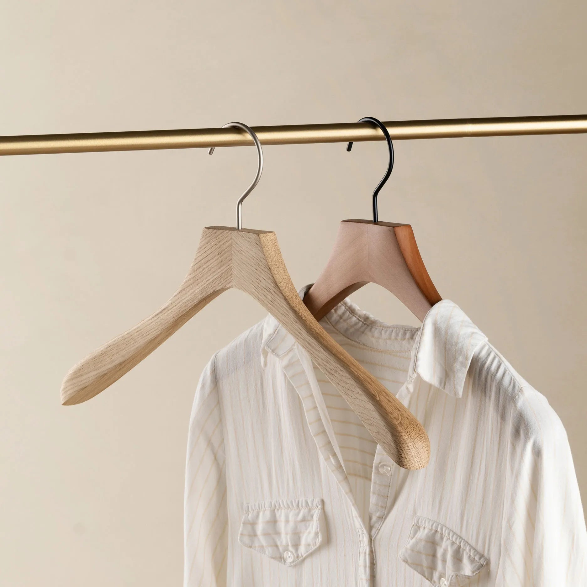 Holzkleiderbügel Eiche